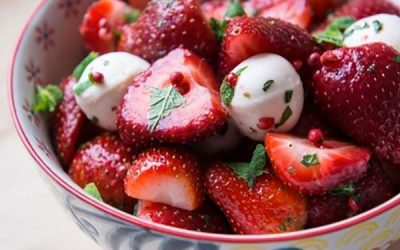 Salade de fraises et bocconcinis